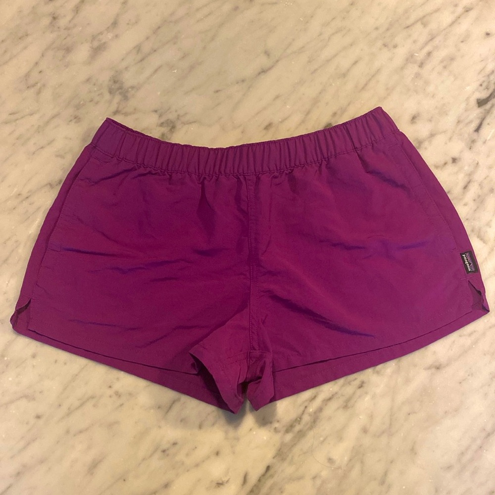 PATAGONIA Barely Baggies Shorts in Ikat Purple Size Small / S